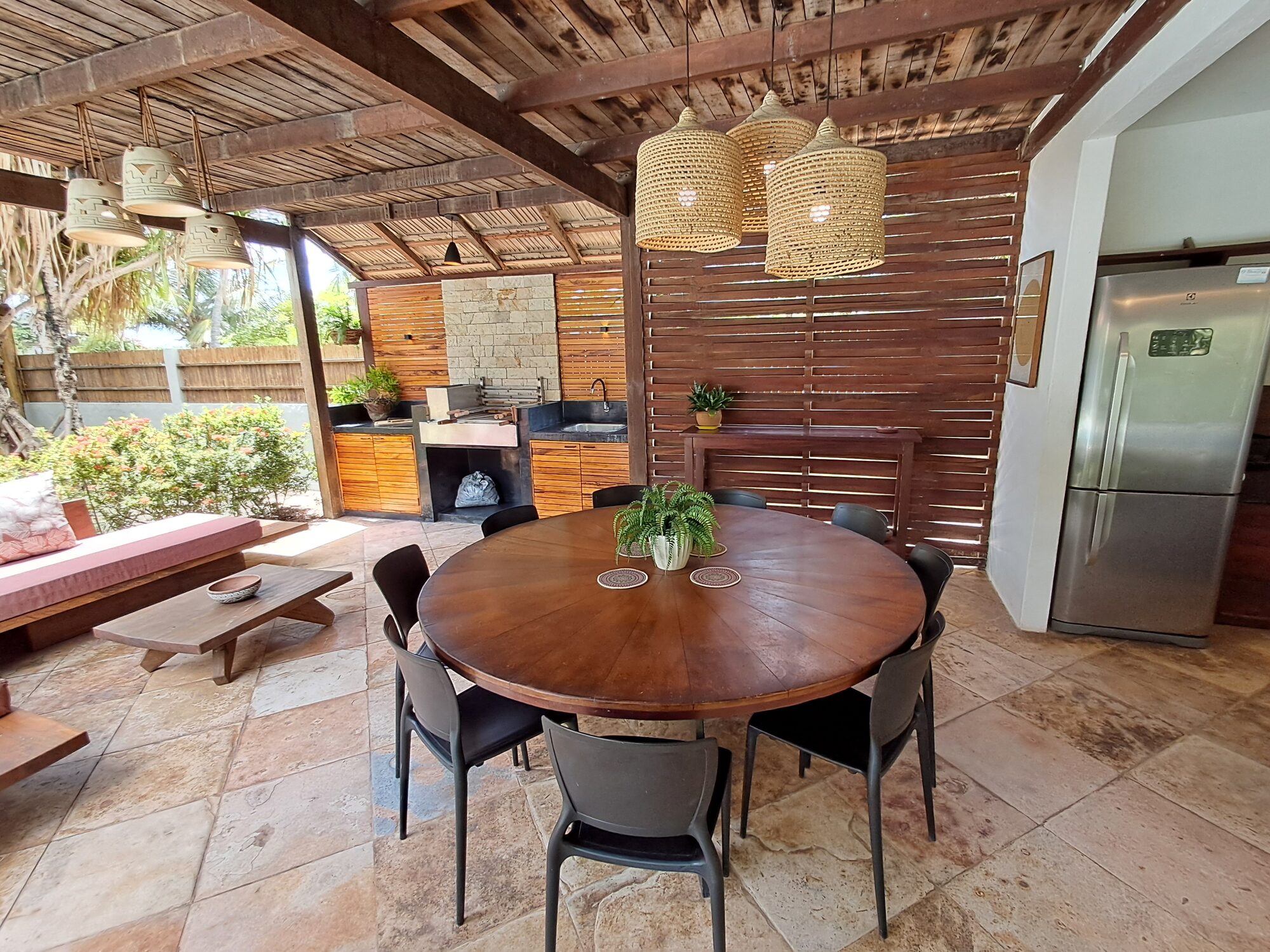 Terrasse de Casa Guarani 4 chambres avec hamac face à la plage d'Icaraizinho